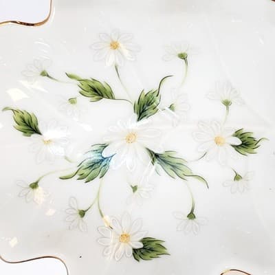 Vintage Lefton Hand Painted #8309 Leaf Shaped Daisy Trinket Dish Gold Trim - Thumbnail 2