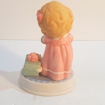 Vintage AVON 1990 Tender Memories God Bless My Dolly Porcelain Figurine 3.5 inch - Thumbnail 3