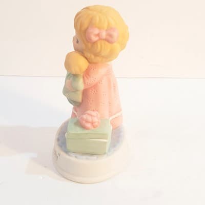 Vintage AVON 1990 Tender Memories God Bless My Dolly Porcelain Figurine 3.5 inch - Thumbnail 4