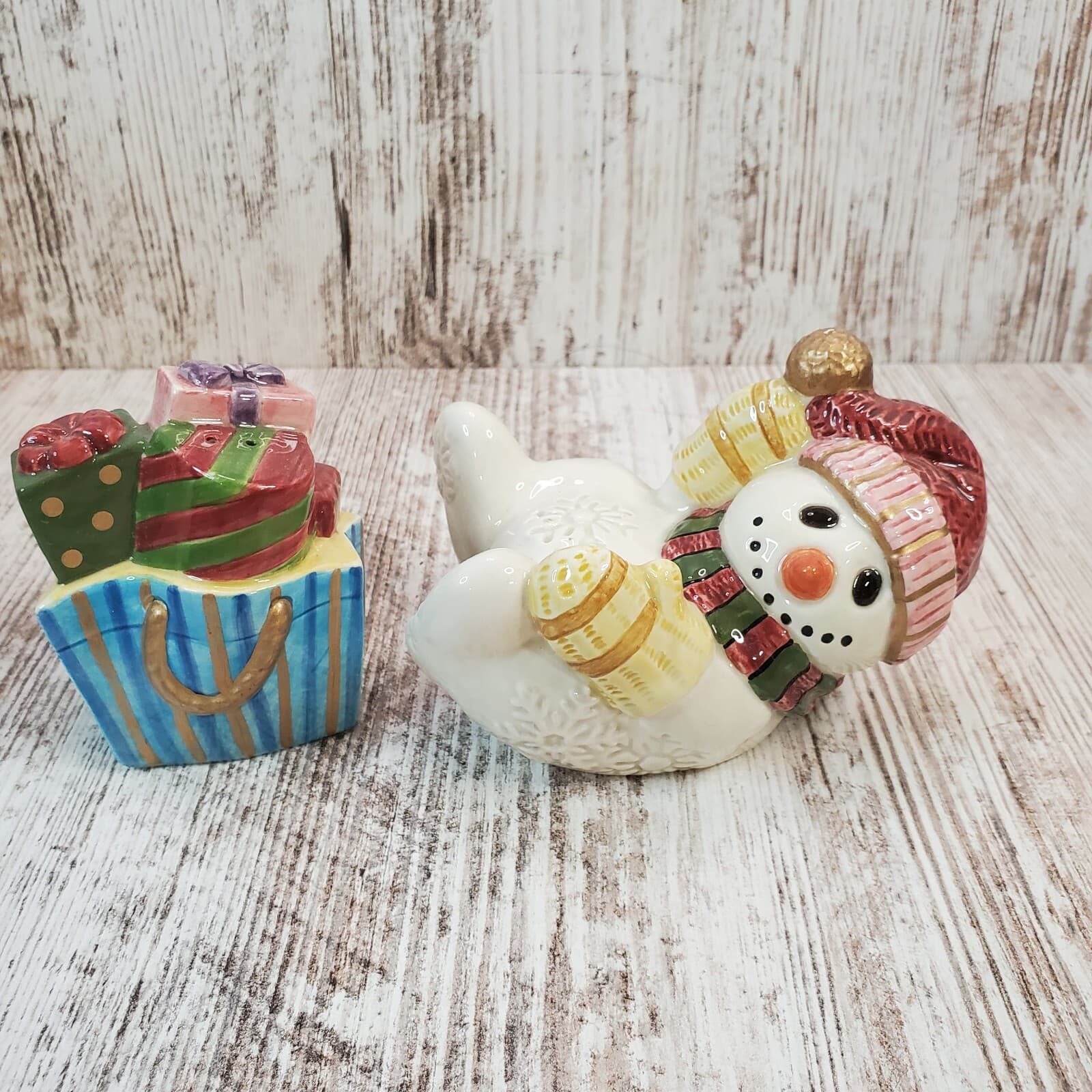 Vtg 1995 Fitz & Floyd Frosty Folks Snowman and Present Salt & Pepper Shaker Set - Thumbnail 2