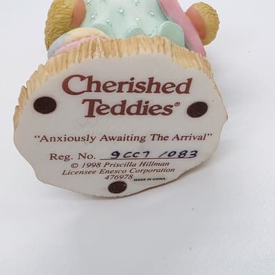 Vintage 1998 Cherished Teddies Anxiously Awaiting the Arrival Figurine #476978 - Thumbnail 5