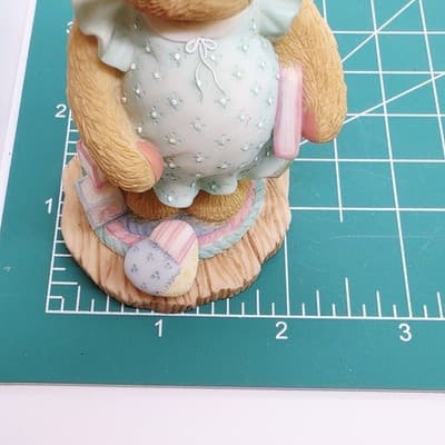 Vintage 1998 Cherished Teddies Anxiously Awaiting the Arrival Figurine #476978 - Thumbnail 7