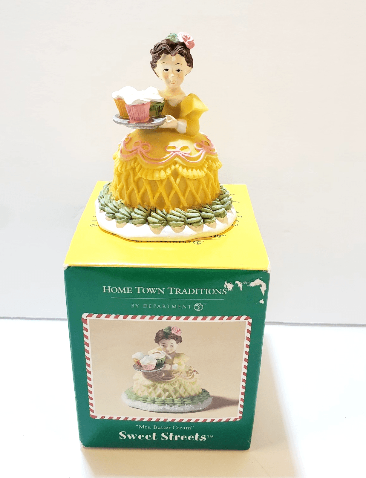 Dept 56 Sweet Streets Mrs. Butter Cream Figurine #06363 Christmas Village 2.5 in