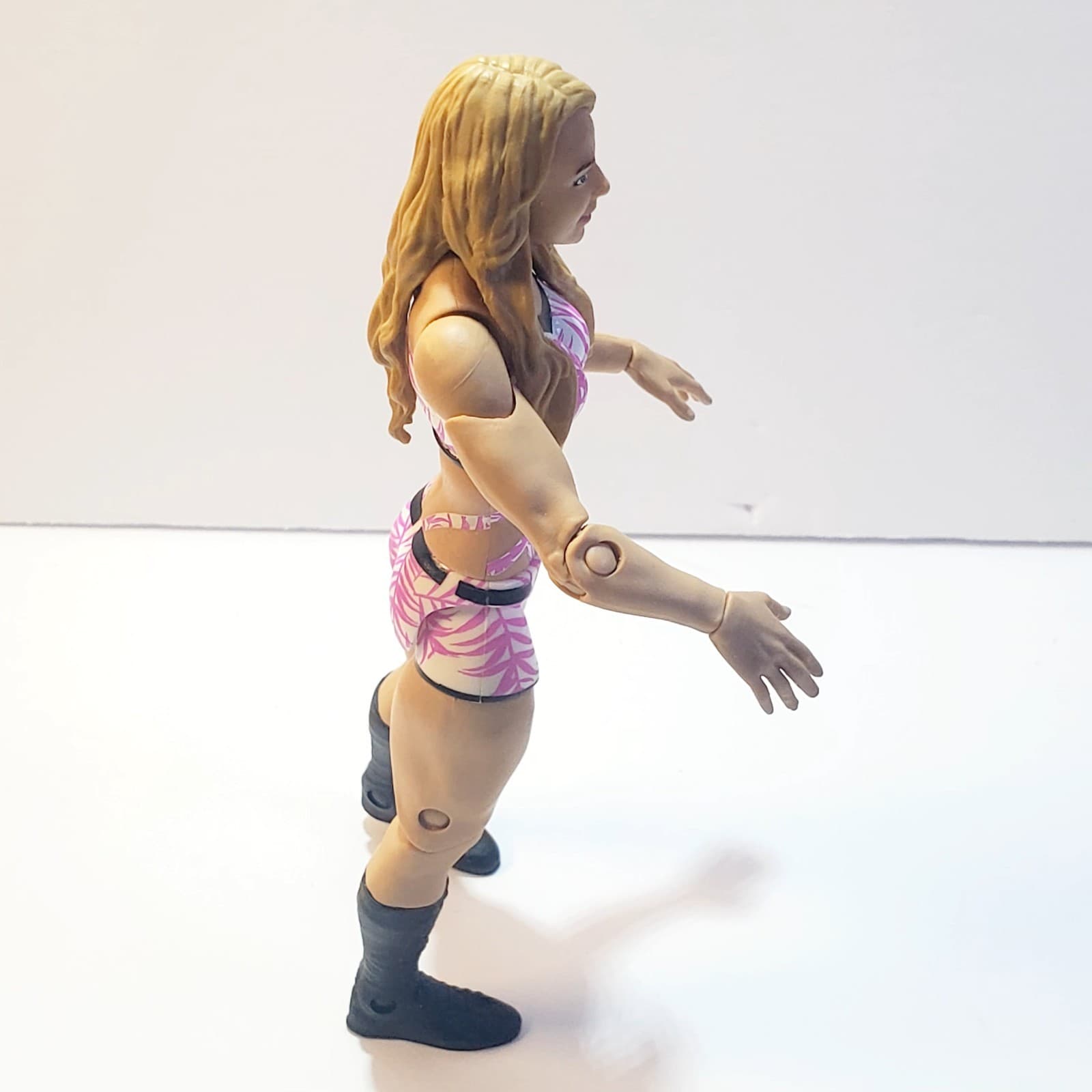 Mattel 2013 WWE Wrestling Divas First Time In The Line 6" Emma Action Figure - Thumbnail 2
