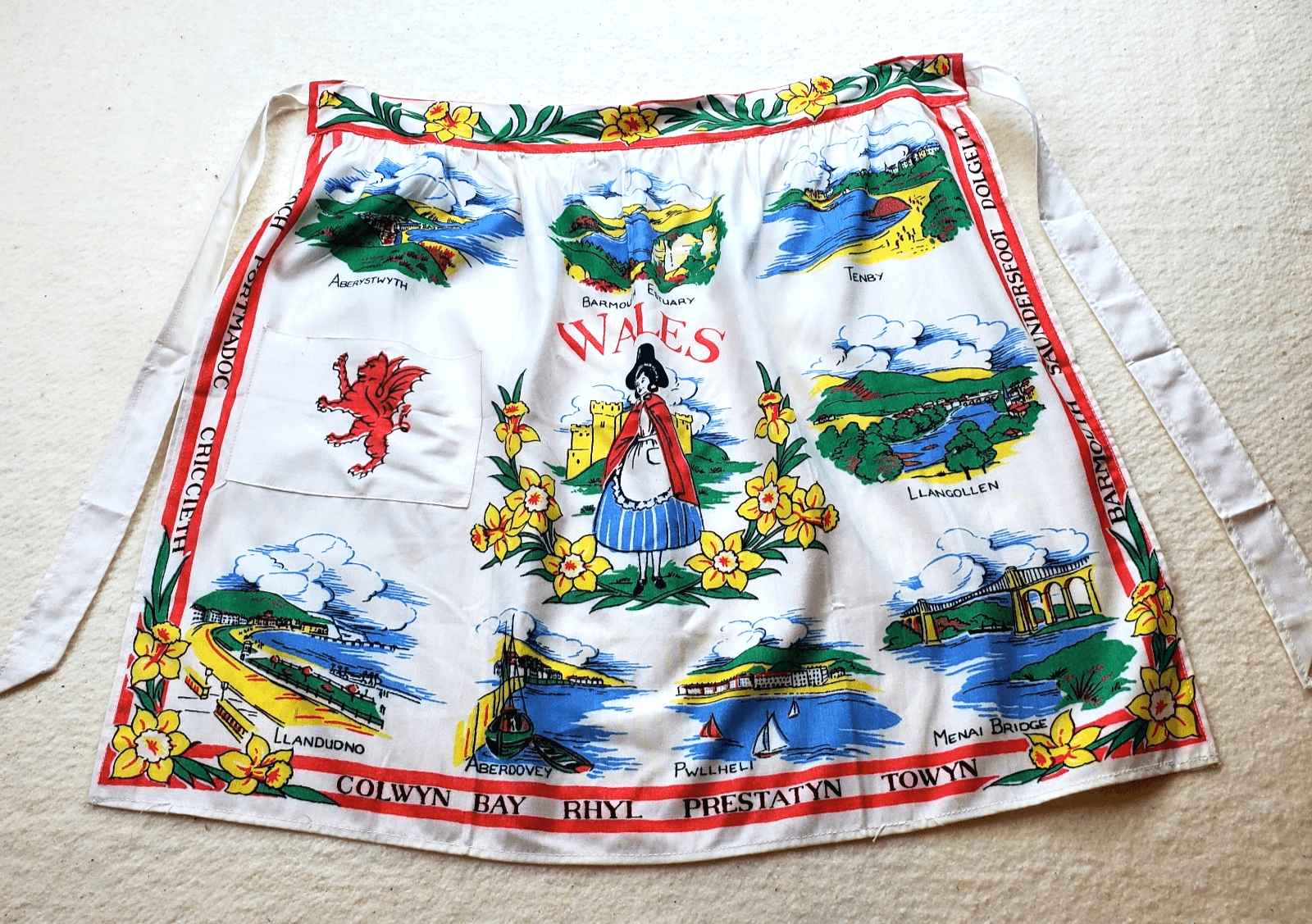 Vintage Wales Apron Souvenir Tourist Travel Protective Cover Garment Towns