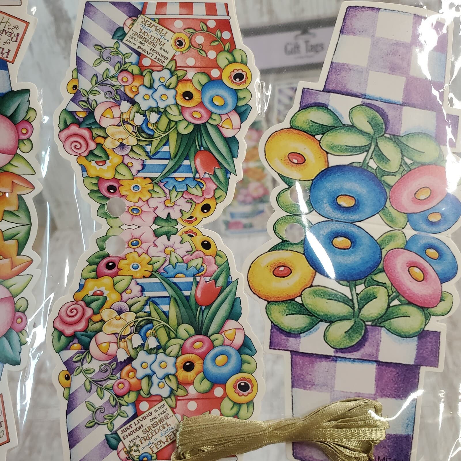 Lot of 4 Mary Engelbreit Colorbok 2006 Floral Gift Tags with Ribbon New Sealed - Thumbnail 8
