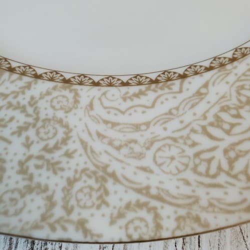 Kay Unger NY Paisley Shimmer Platinum Taupe Round 11" Dinner Serving Chop Plate - Thumbnail 2