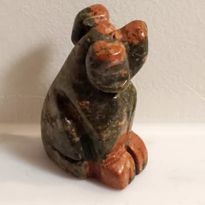 Natural Red Amphibole Quartz Crystal Carved Miniature Sitting Dog Figurine - Thumbnail 4