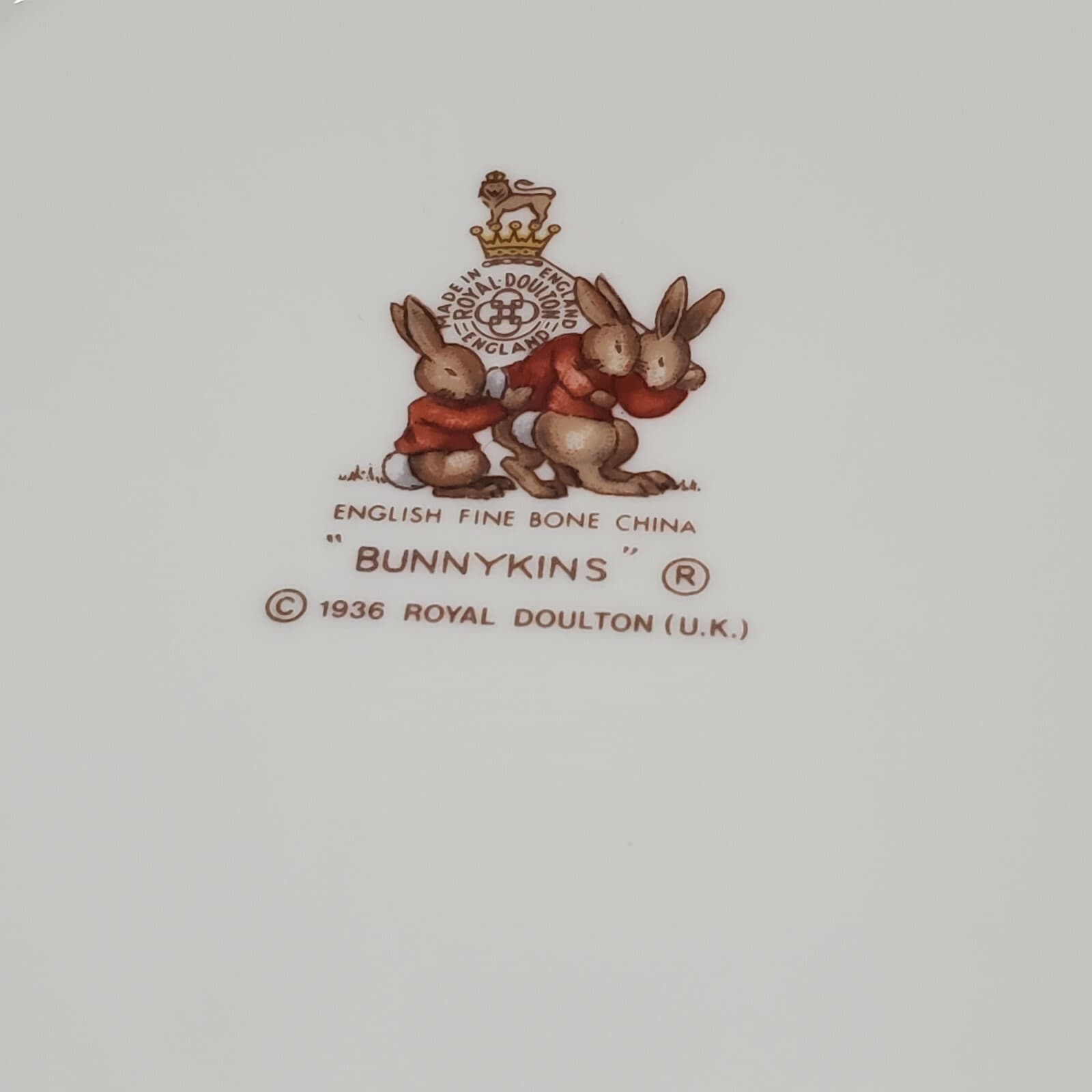 Vintage Royal Doulton 8" Bunnykins Plate Baby & Mother Bunnies Hanging Wallpaper - Thumbnail 3