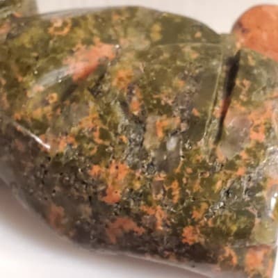 Natural Red Amphibole Quartz Crystal Carved Miniature Sitting Dog Figurine - Thumbnail 7