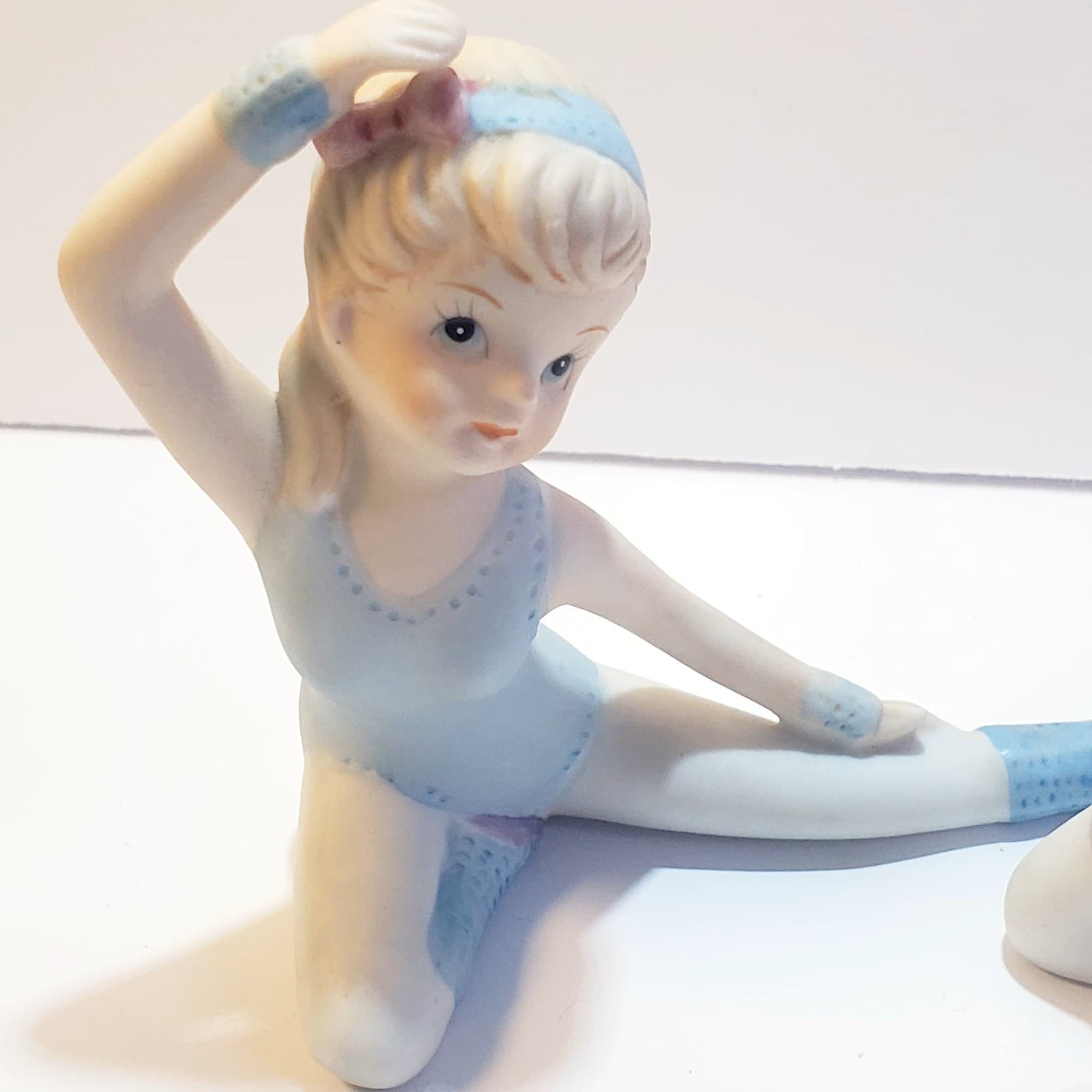 2 Vintage 1980s Homco Ballerinas Dancers Girls 1 Blue 1 Pink Figurines #1406 - Thumbnail 2