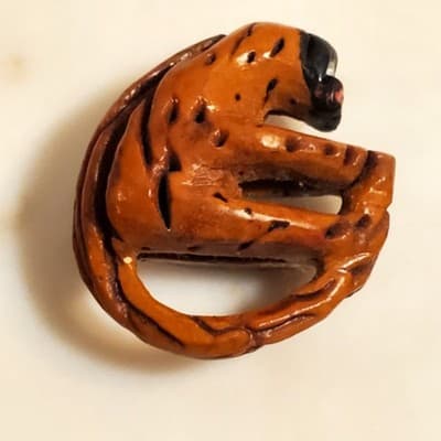 Vintage Carved Peach Pit Miniature Monkey Painted Face Holding Tail - Thumbnail 3