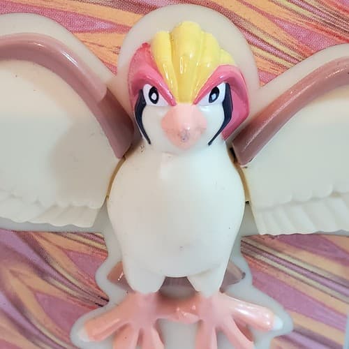 Pokemon 2000 The Movie Pidgeot Plastic Power Card Burger King Collectible Toy - Thumbnail 2