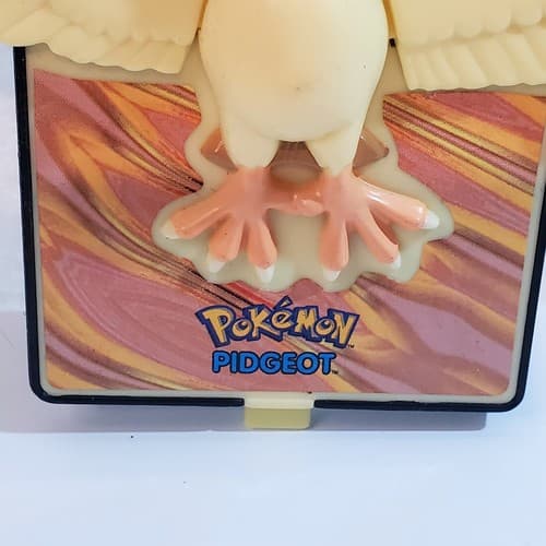 Pokemon 2000 The Movie Pidgeot Plastic Power Card Burger King Collectible Toy - Thumbnail 3