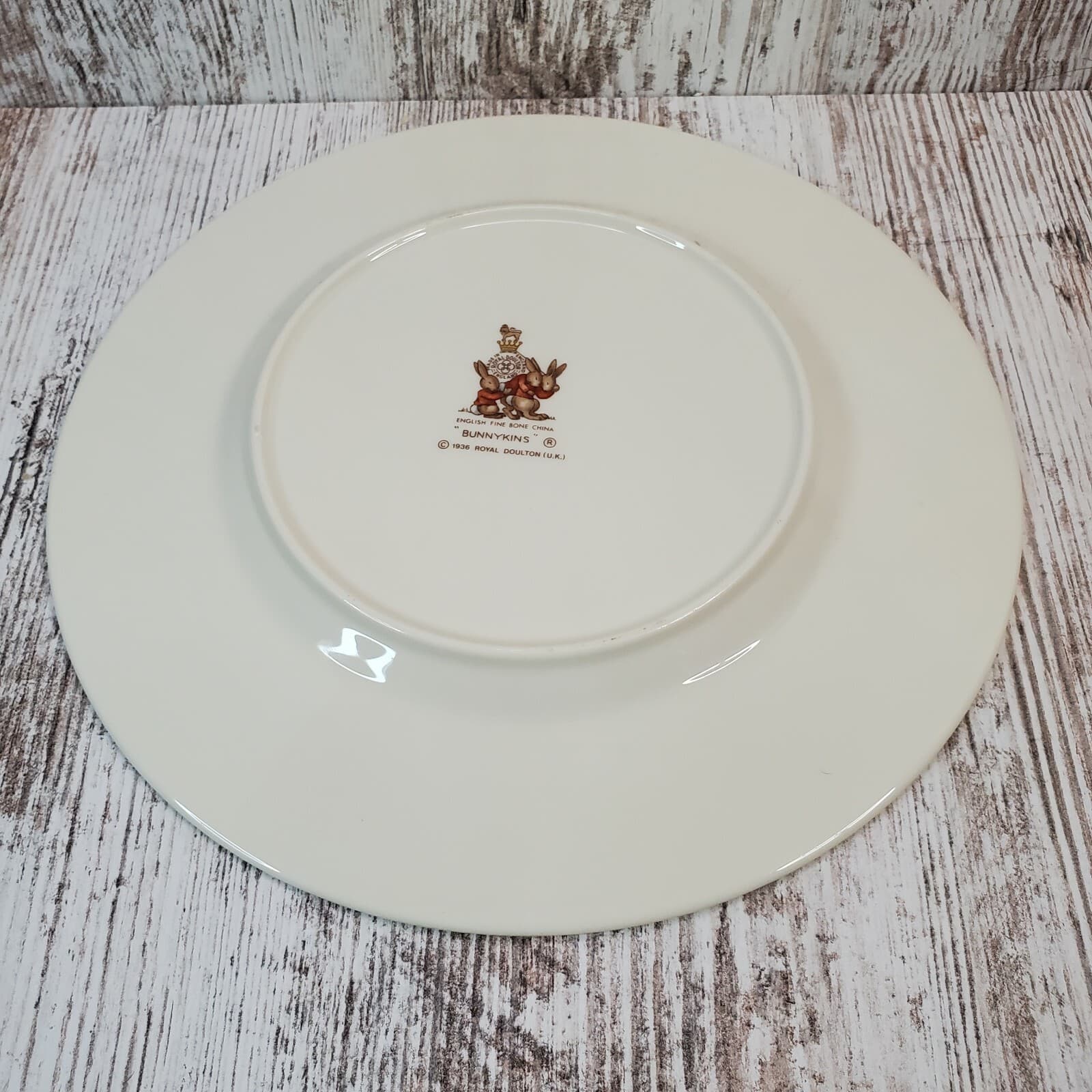 Vintage Royal Doulton 8" Bunnykins Plate Baby & Mother Bunnies Hanging Wallpaper - Thumbnail 4