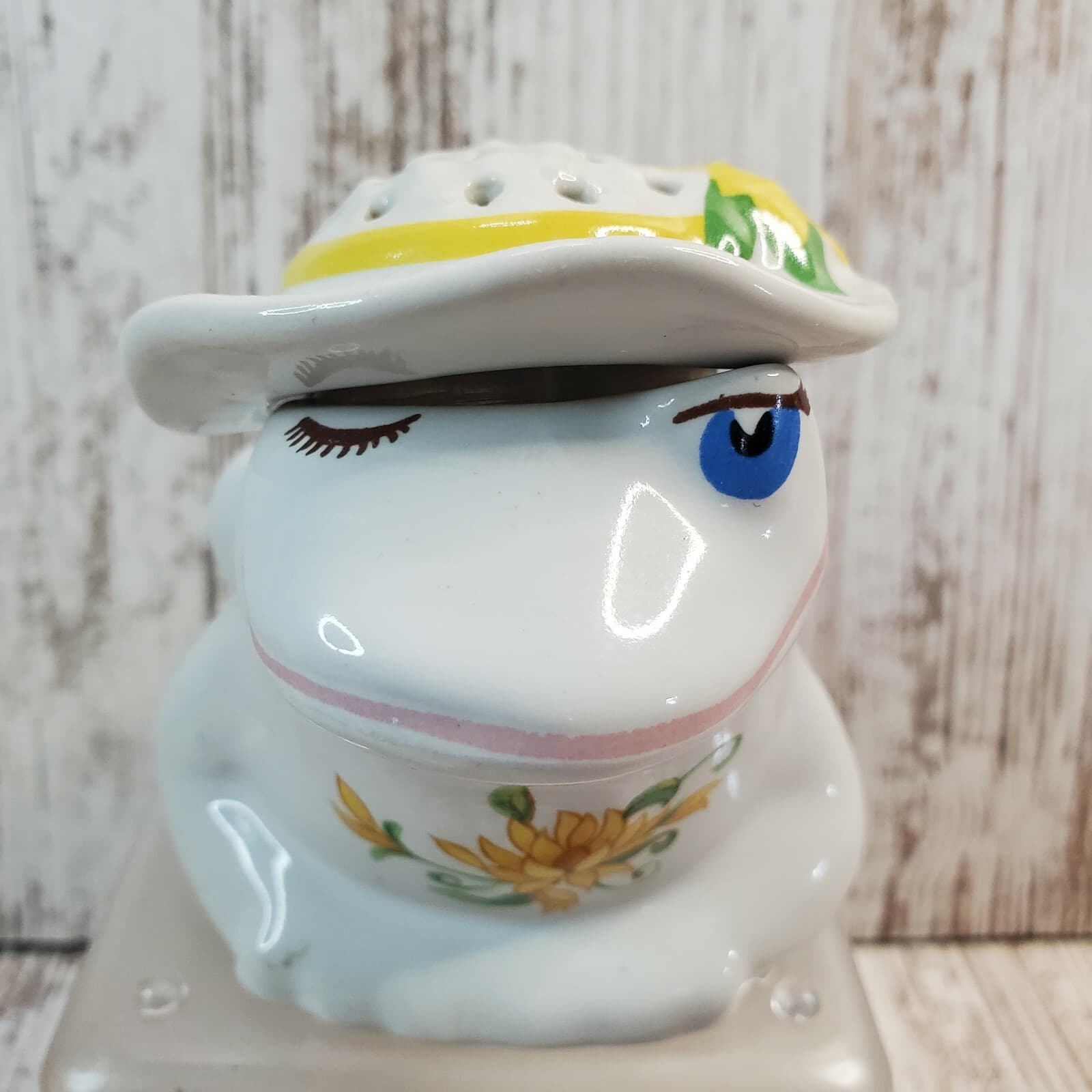 Vintage 1980 Avon Ceramic "Winking Frog" Pomander Potpourri Holder Collectible - Thumbnail 2