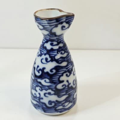 Vtg Japan Authentic Kasuga Ware Hand Crafted Small Blue White Sake Pitcher 5" - Thumbnail 3