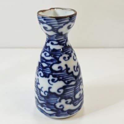 Vtg Japan Authentic Kasuga Ware Hand Crafted Small Blue White Sake Pitcher 5" - Thumbnail 4
