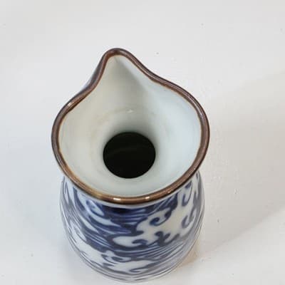 Vtg Japan Authentic Kasuga Ware Hand Crafted Small Blue White Sake Pitcher 5" - Thumbnail 5