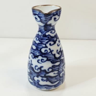 Vtg Japan Authentic Kasuga Ware Hand Crafted Small Blue White Sake Pitcher 5" - Thumbnail 2