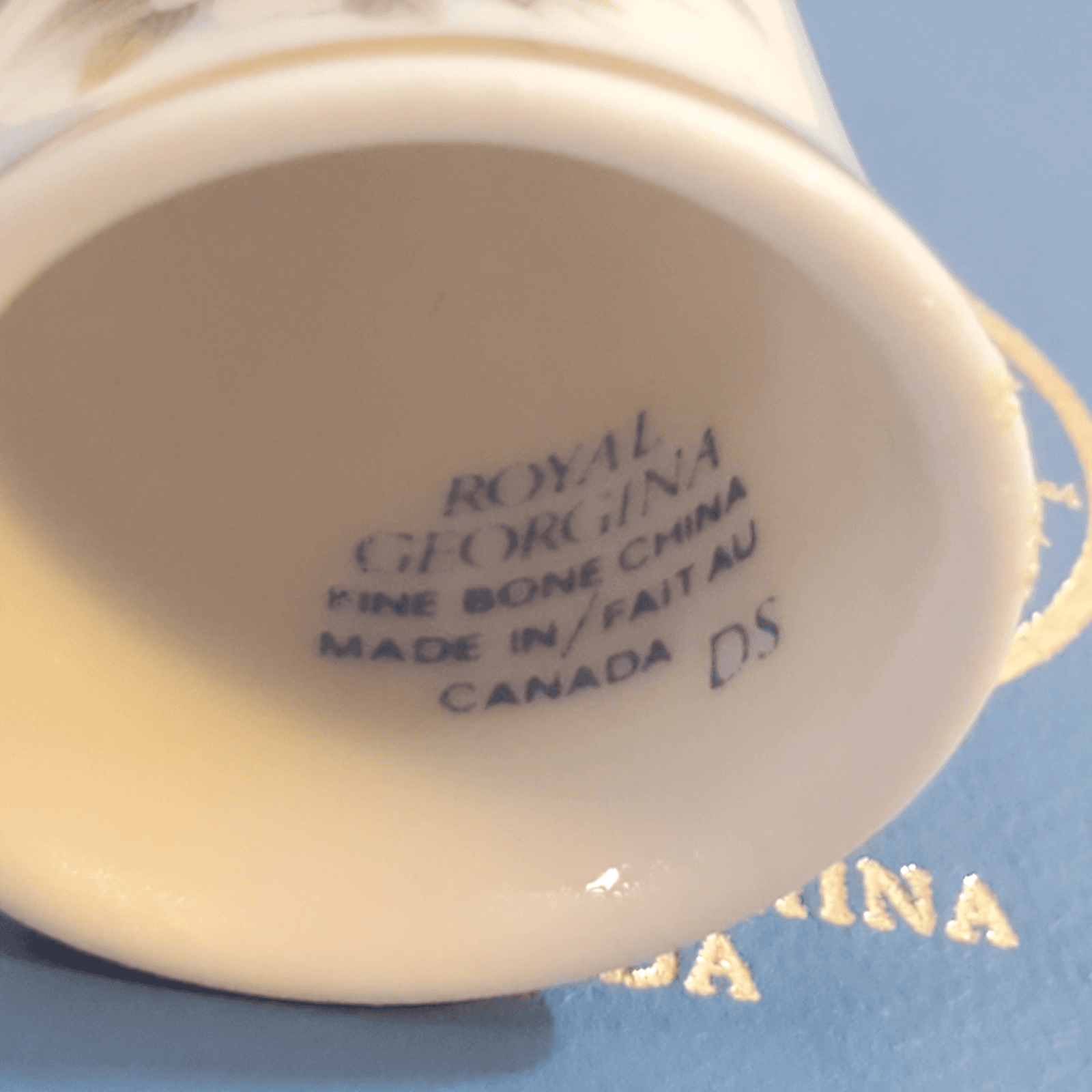 Vintage Royal Georgina Fine Bone China Blue Jay Flowers Floral Thimble Canada - Thumbnail 7