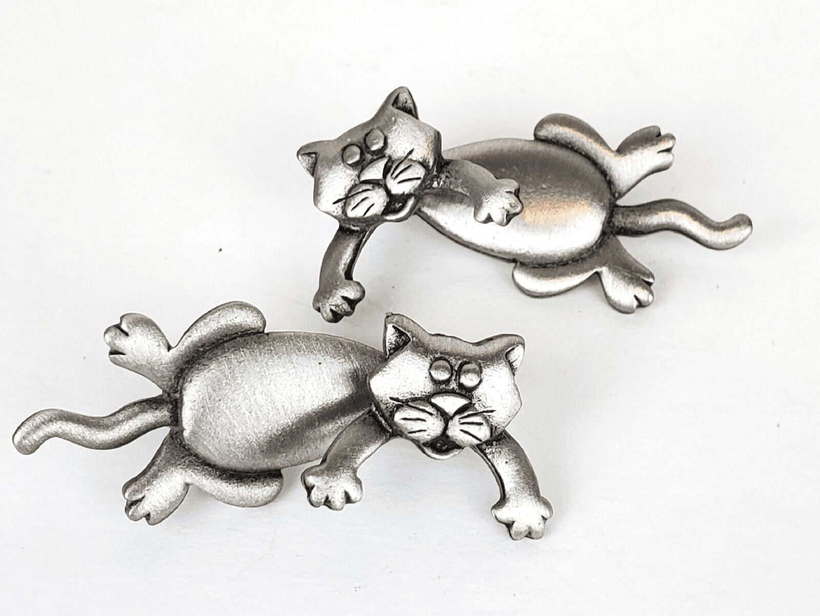 Signed JJ Pewter Articulated CAT Post Earrings Moving Head Meow Kitty Jonette