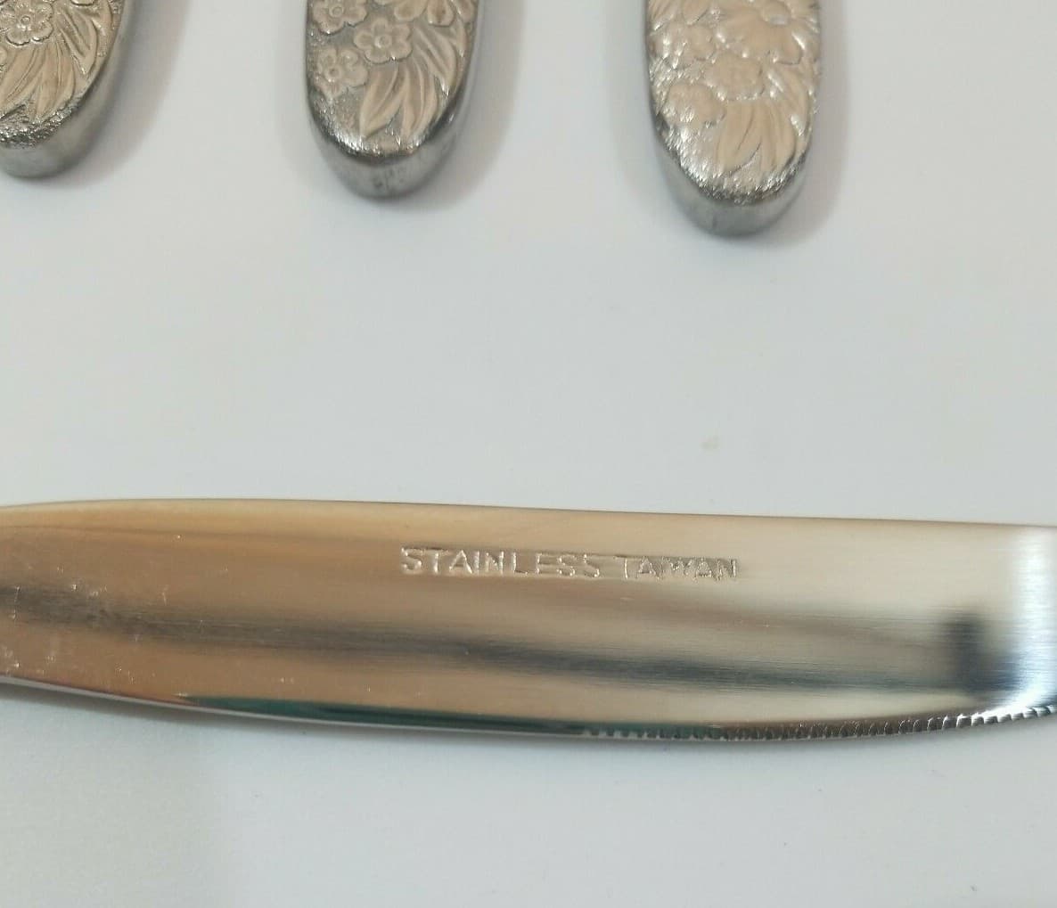 Vintage Butter Knives Lot of 9 Flatware Stainless Steel Roses Floral Taiwan - Thumbnail 7