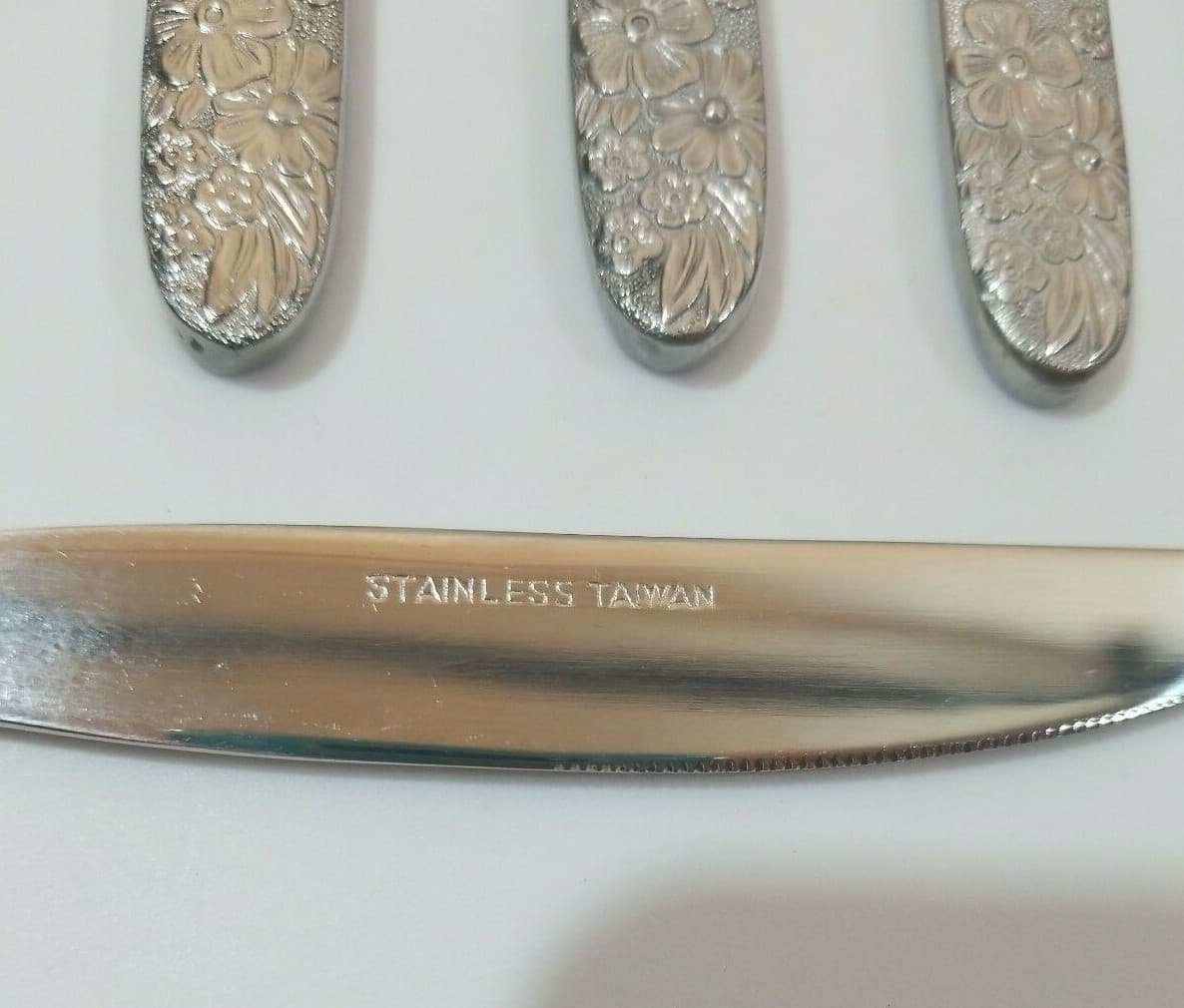 Vintage Butter Knives Lot of 9 Flatware Stainless Steel Roses Floral Taiwan - Thumbnail 4