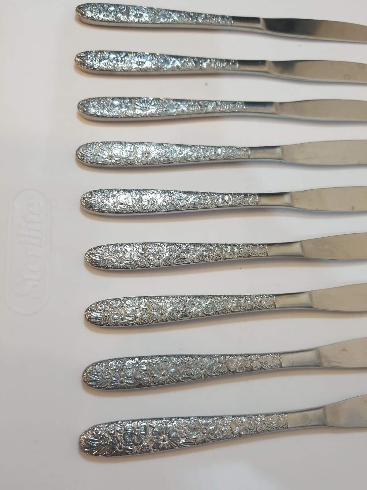 Vintage Butter Knives Lot of 9 Flatware Stainless Steel Roses Floral Taiwan - Thumbnail 5