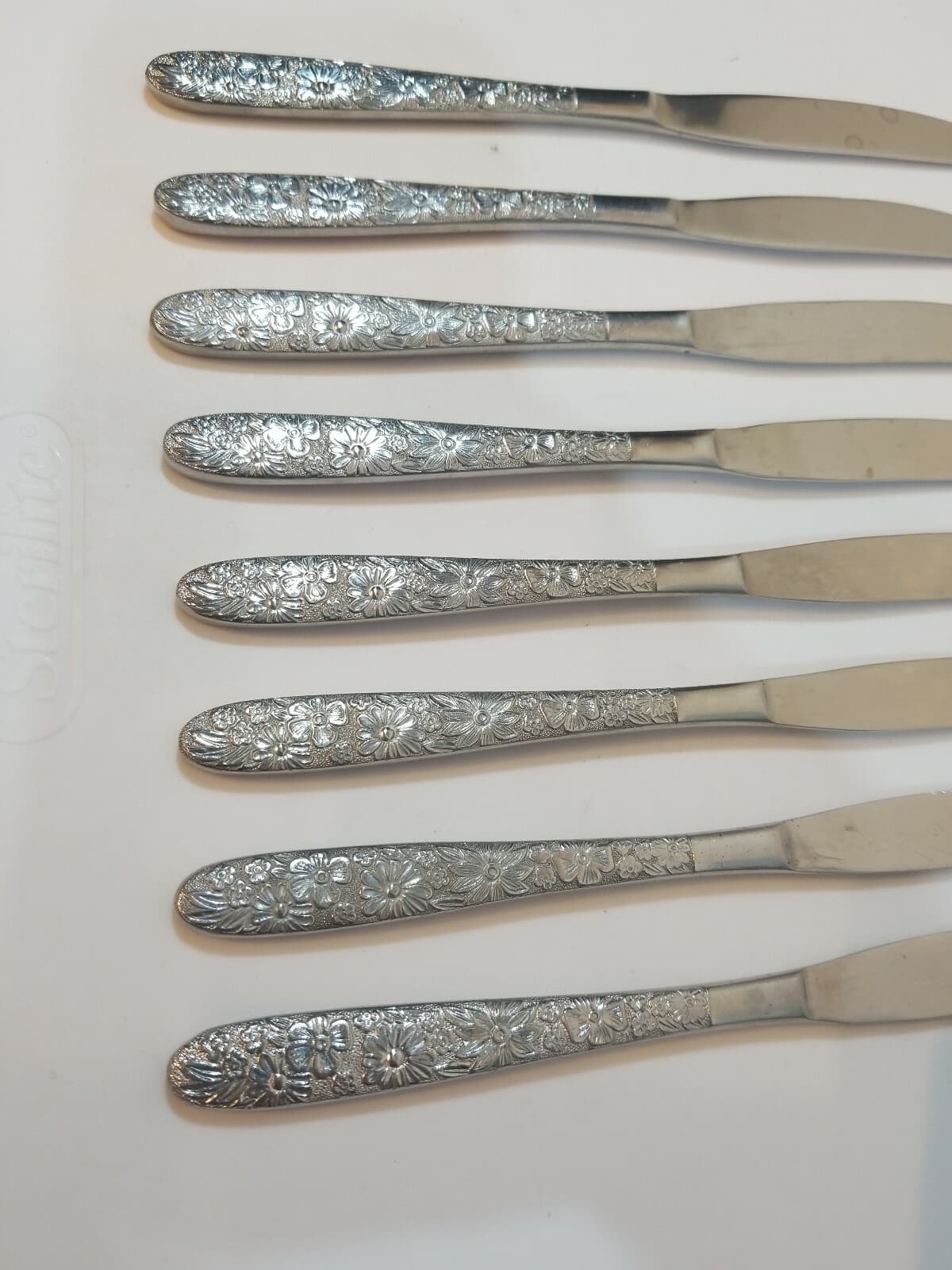 Vintage Butter Knives Lot of 9 Flatware Stainless Steel Roses Floral Taiwan - Thumbnail 3