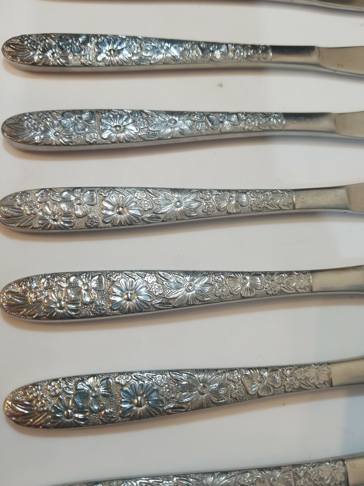 Vintage Butter Knives Lot of 9 Flatware Stainless Steel Roses Floral Taiwan - Thumbnail 6