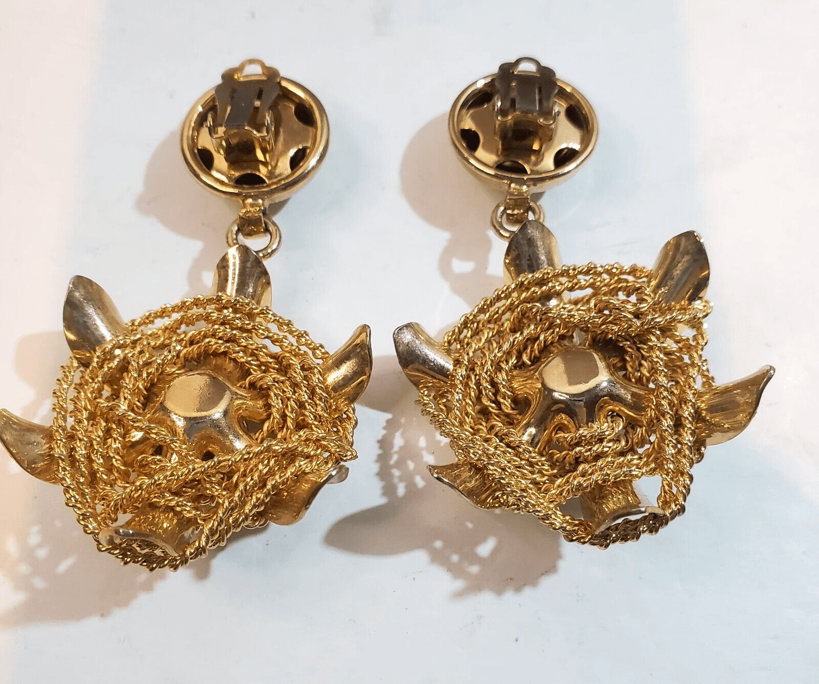 Vintage Art Deco Gold Tone Clip On Earrings Spider Web Look Design - Thumbnail 2