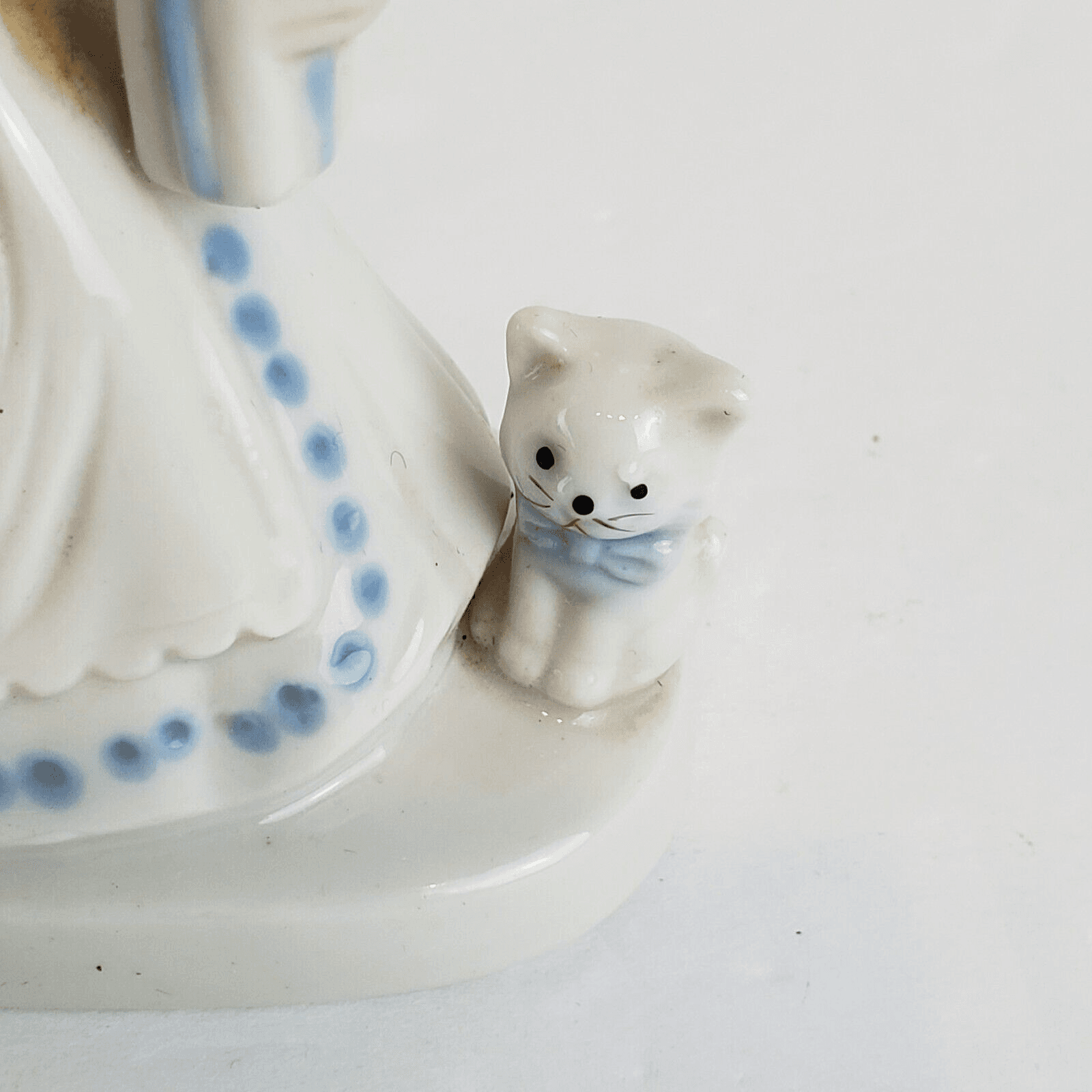 Vintage Enesco Girl holding flowers present standing with kitten 4.5” Figurine - Thumbnail 3