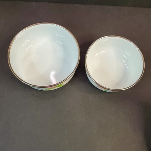 Vintage Mid Century Modern 2 Enamel Metal Mixing Nesting Bowls White With Floral - Thumbnail 5