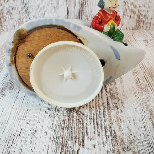 Vintage 1960 China Bisque Musical Moon And Clown plays "Swinging on a star" - Thumbnail 6