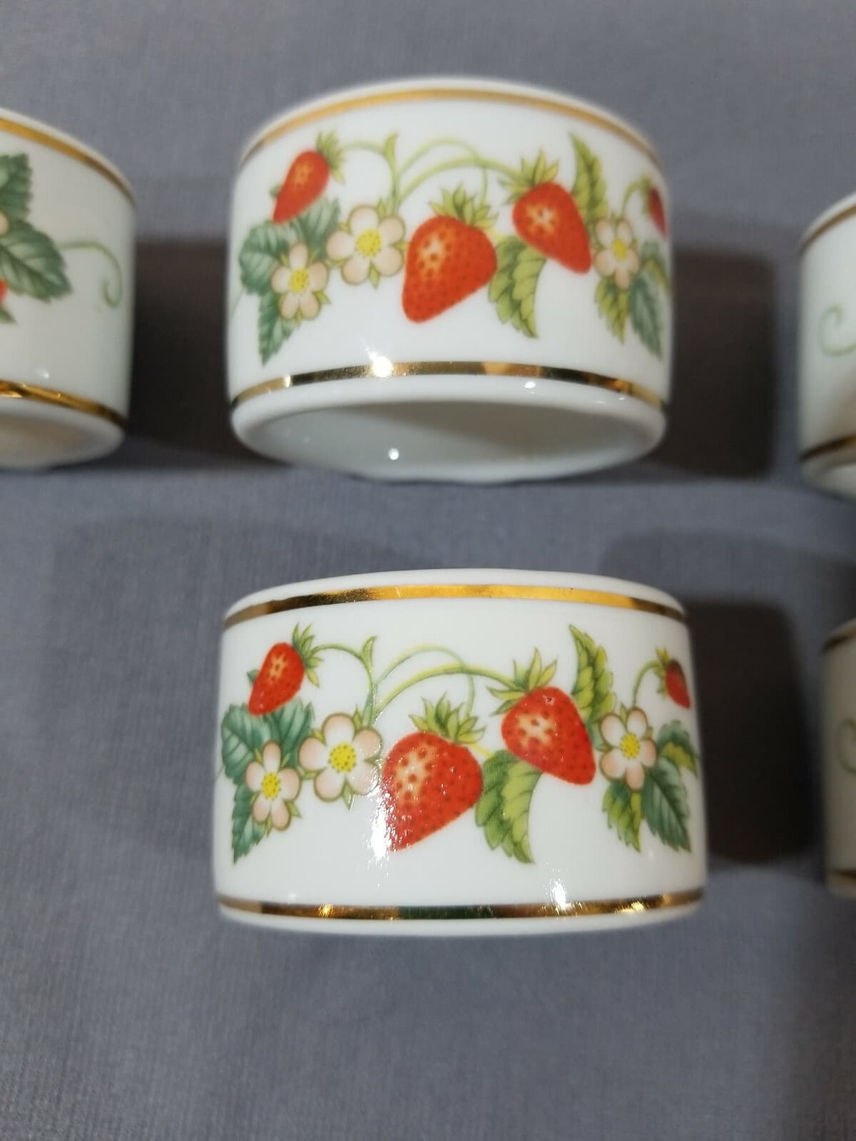 Set of 6 Avon Strawberry Vine Design Napkin Rings Ceramic Gold Trim Made Brazil - Thumbnail 2
