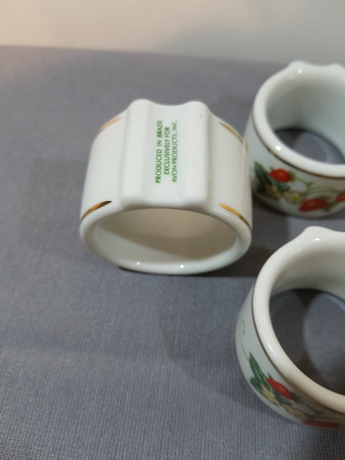 Set of 6 Avon Strawberry Vine Design Napkin Rings Ceramic Gold Trim Made Brazil - Thumbnail 5