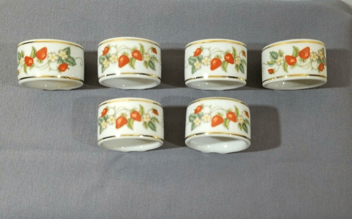 Set of 6 Avon Strawberry Vine Design Napkin Rings Ceramic Gold Trim Made Brazil