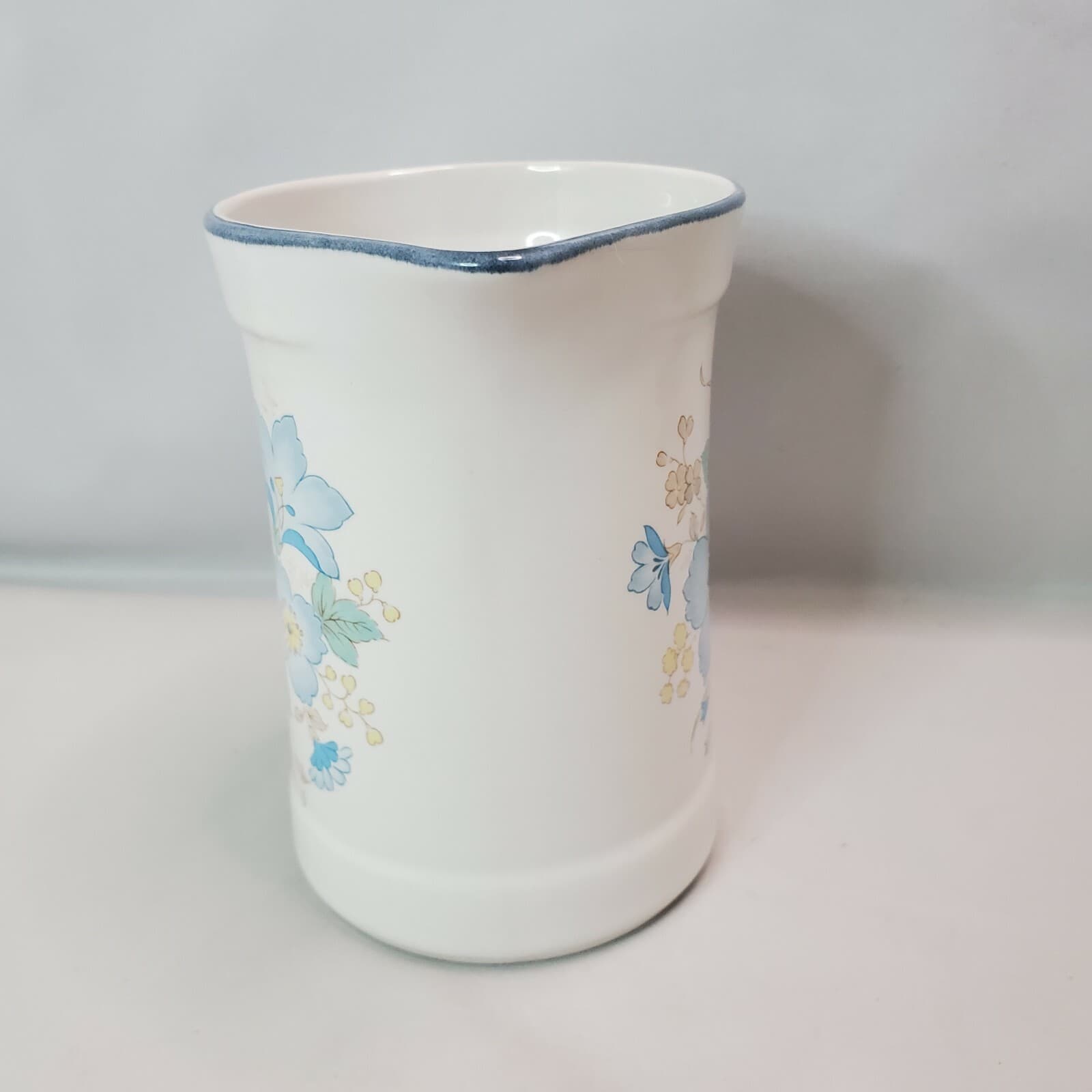 Carico Casual Collection Celeste Tall Creamer Vintage Blue Flowers Retro - Thumbnail 4