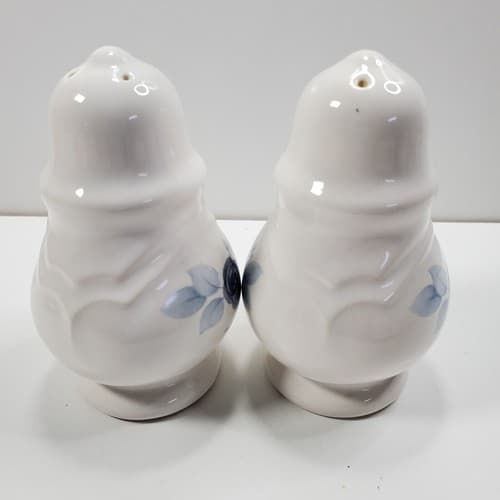 Pfaltzgraff Memories Blue Rose Glossy Finish Salt & Pepper Shaker Set Stoneware - Thumbnail 3