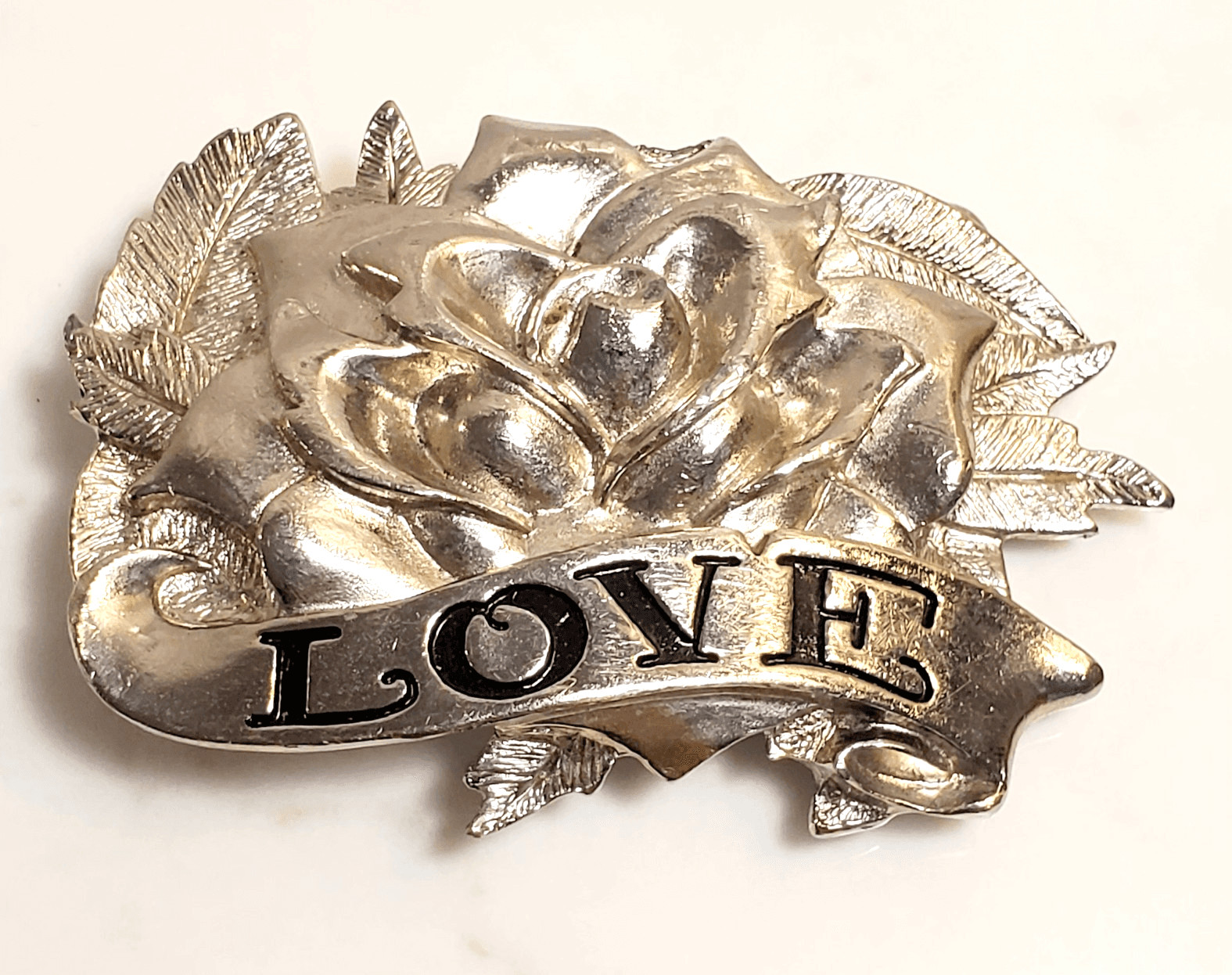 Vintage Heavy Metal Mfg Silver Tone Enamel LOVE Banner Over Rose Belt Buckle USA