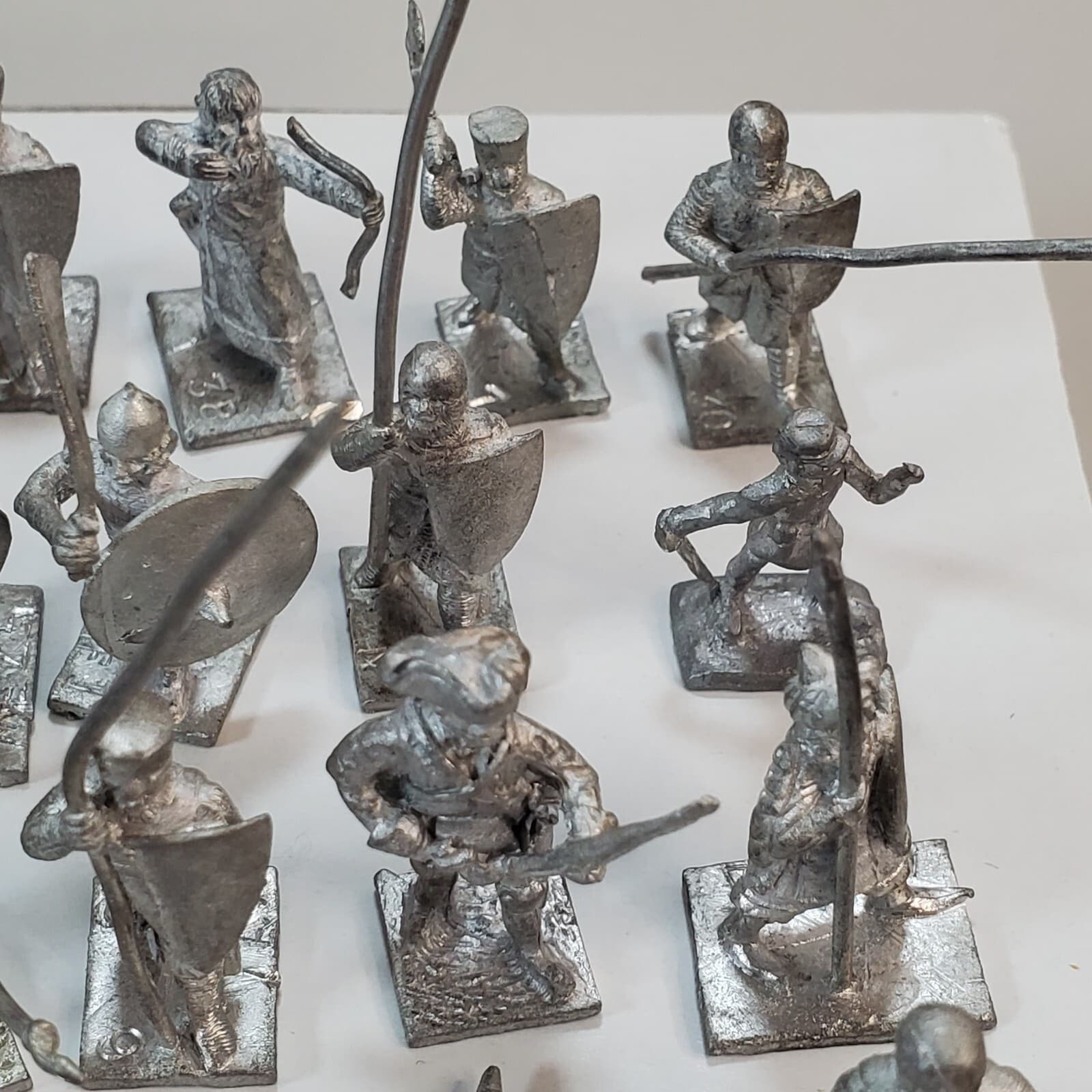16 pc lot Metal Lead Figures Knights Warriors Standing Riders Shields Assorted - Thumbnail 4