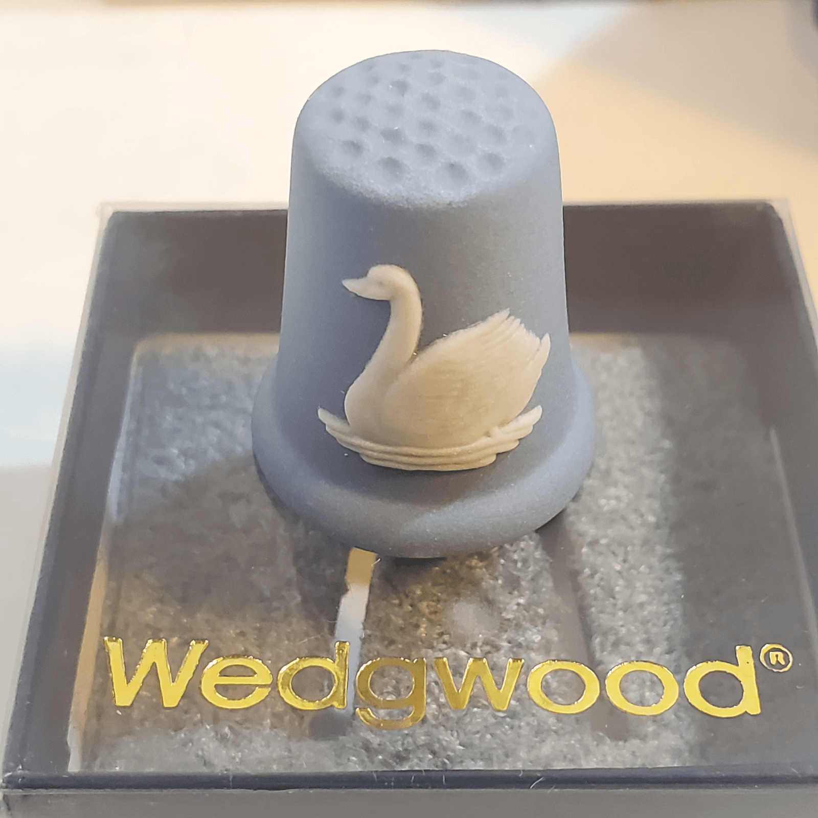 Vintage Wedgewood England Blue White Jasperware Thimble Swan Design Original Box - Thumbnail 4