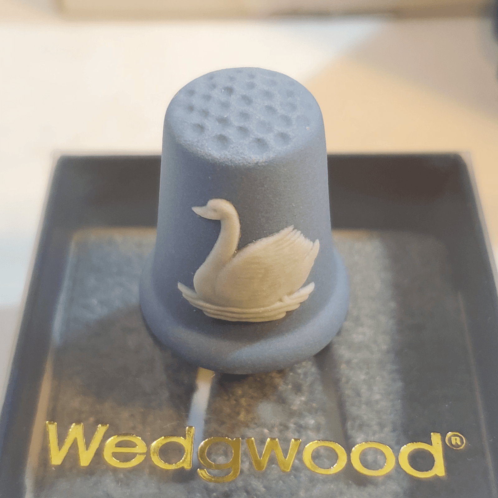 Vintage Wedgewood England Blue White Jasperware Thimble Swan Design Original Box - Thumbnail 3
