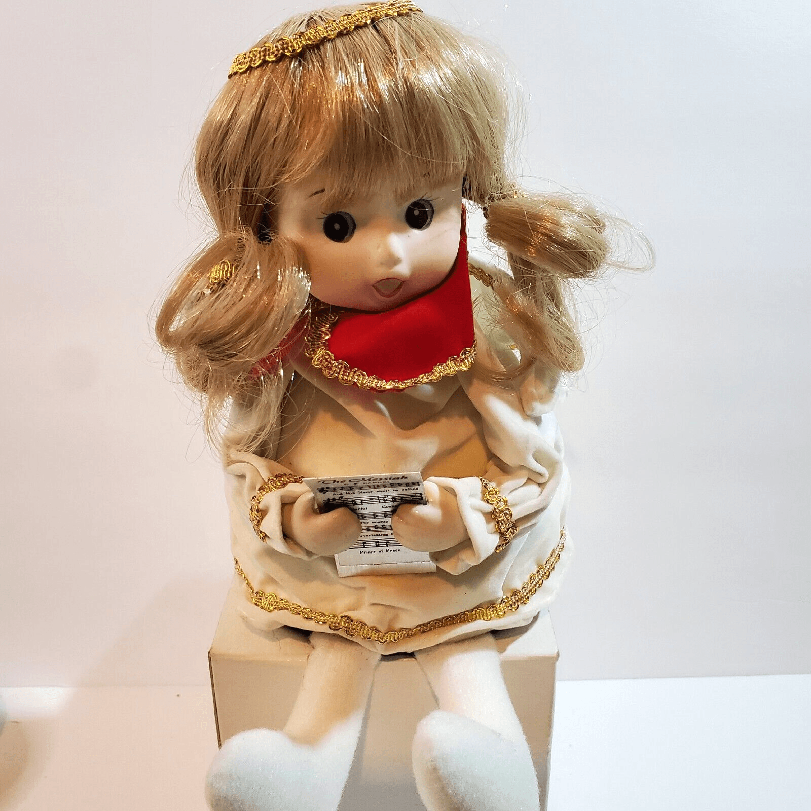 Vtg 1981 Enesco Sitting Animated Musical Christmas Angel Doll Plays First Noel