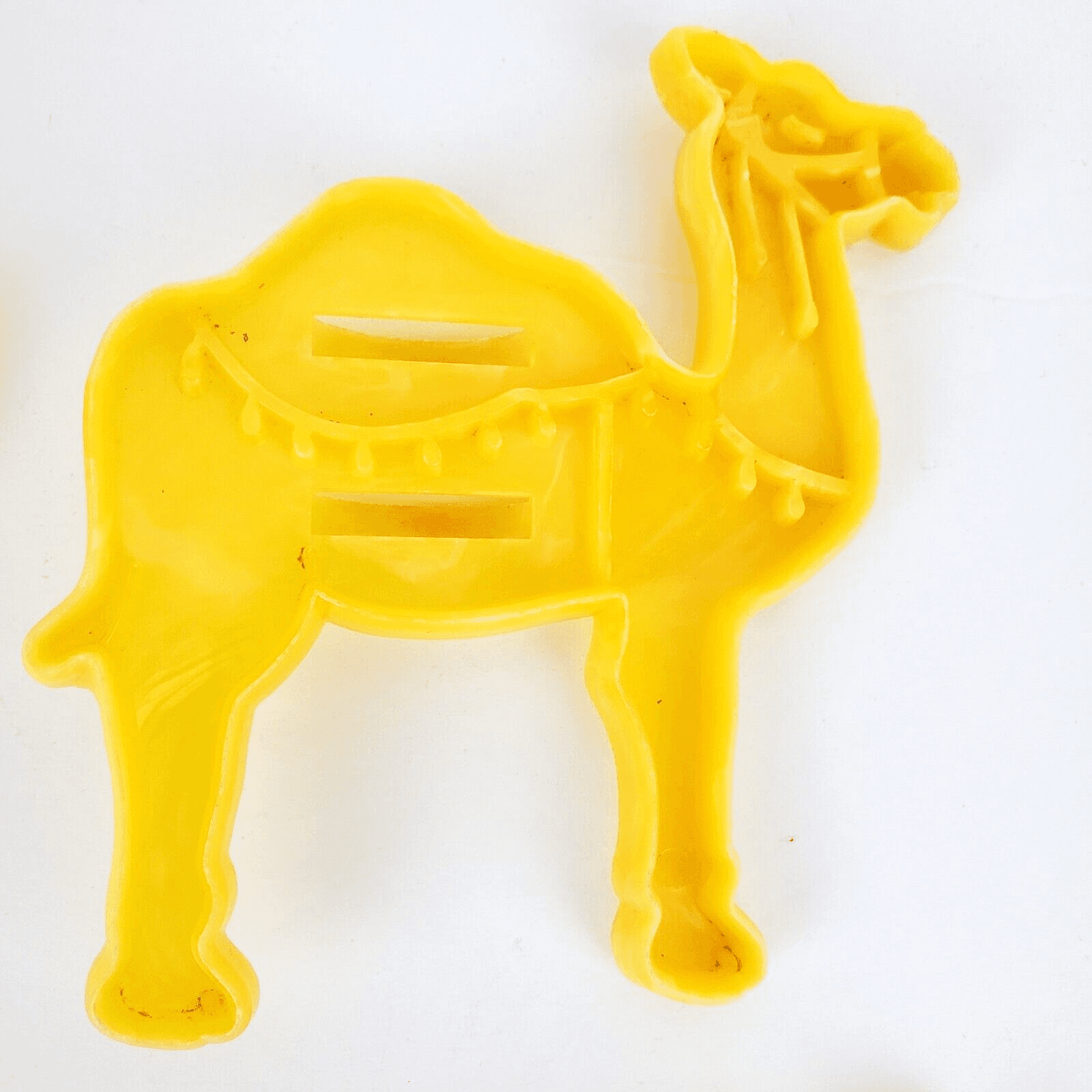 Lot Of 4 Vintage Yellow Plastic Animal Cookie Cutters Camel Elephant Horse Mule - Thumbnail 2