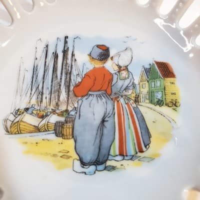 Vtg Pierced Reticulated Hand-Painted Trinket Bowl Dutch Boy Girl Ships Holland - Thumbnail 2