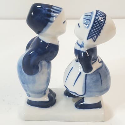 Vintage Blue & White Hand Painted Boy And Girl Kissing Figurine Holland 3.25” - Thumbnail 3