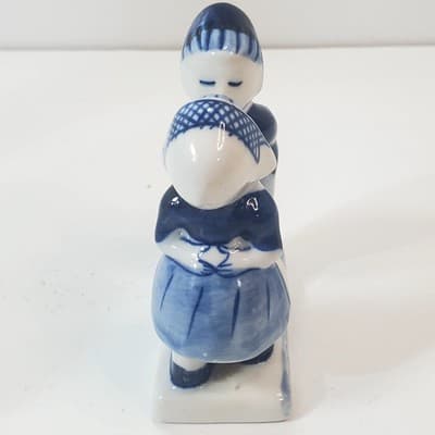 Vintage Blue & White Hand Painted Boy And Girl Kissing Figurine Holland 3.25” - Thumbnail 2