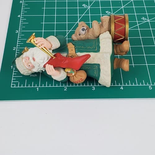 Vintage Hallmark Keepsake Ornament Merry Olde Santa 1992 #3 in Series - Thumbnail 6